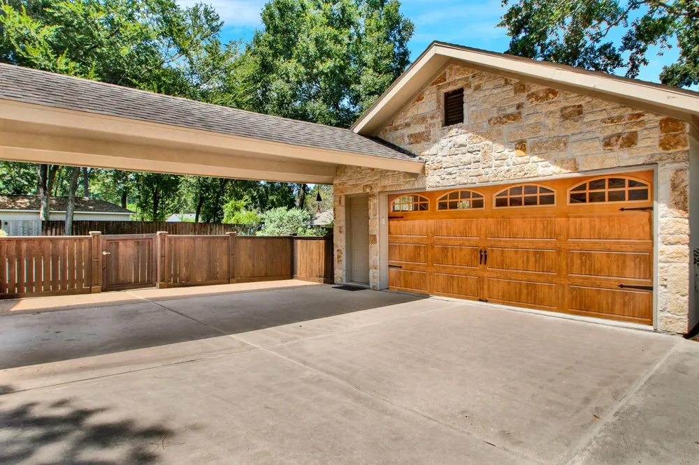 12102 Oak Bluff Drive Houston, TX 77070