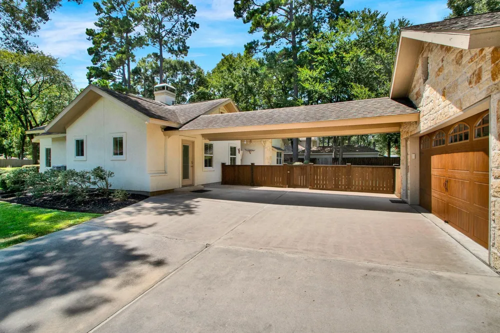 12102 Oak Bluff Drive Houston, TX 77070