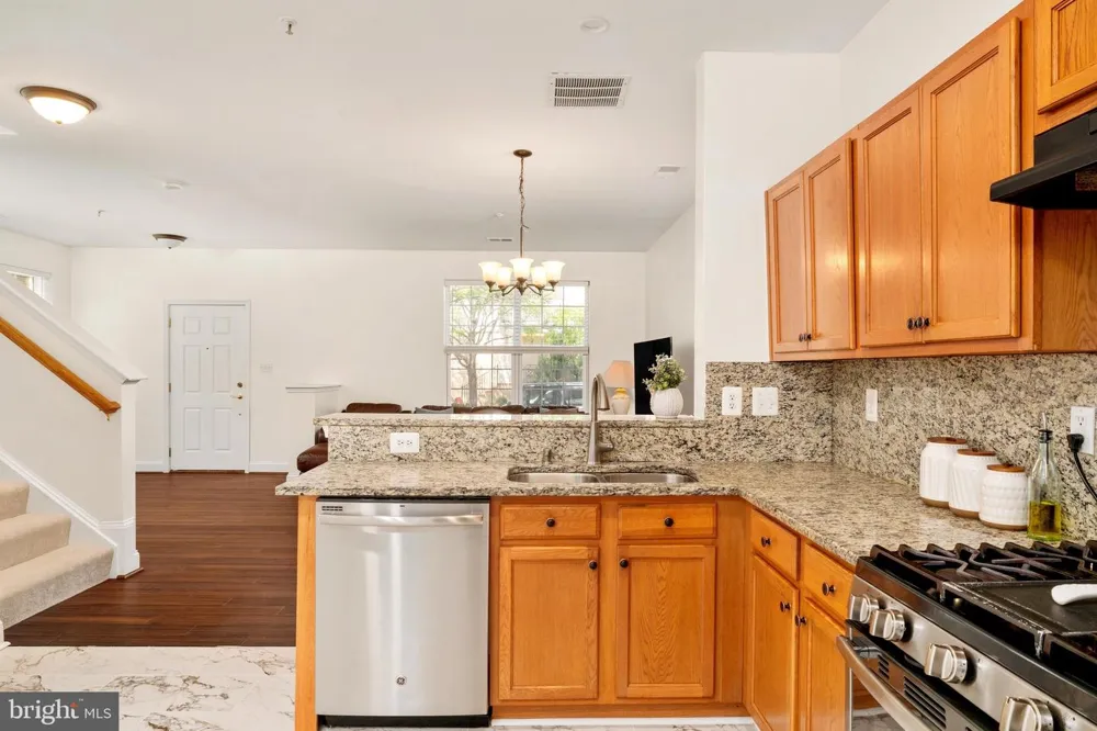 43643 MCDOWELL SQUARE Leesburg, VA 20176