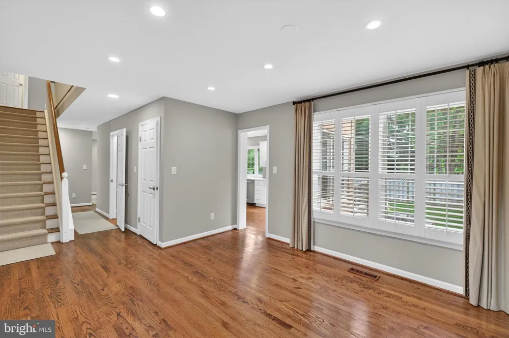6 NEARFIELD ROAD Lutherville Timonium, MD 21093