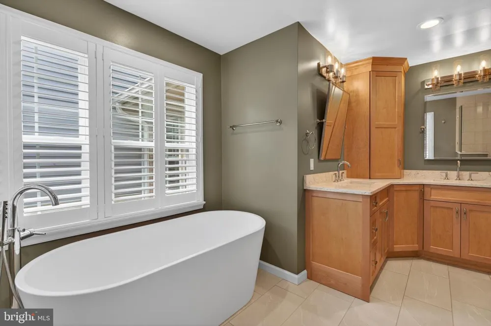 6 NEARFIELD ROAD Lutherville Timonium, MD 21093