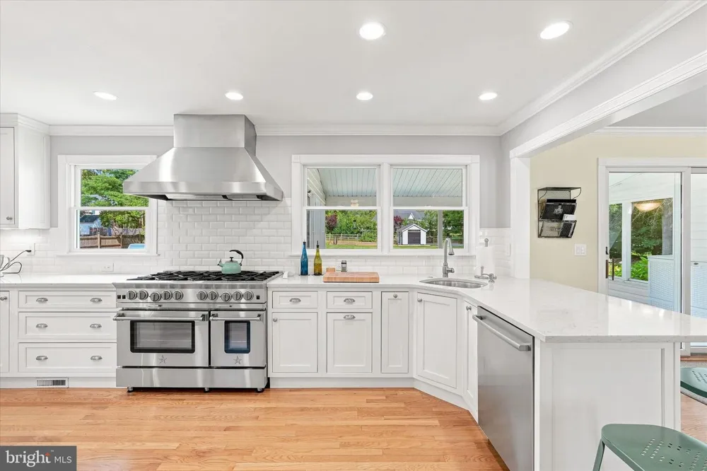264 BEACHVIEW AVENUE Manahawkin, NJ 08050