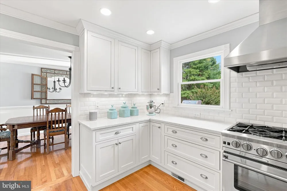 264 BEACHVIEW AVENUE Manahawkin, NJ 08050