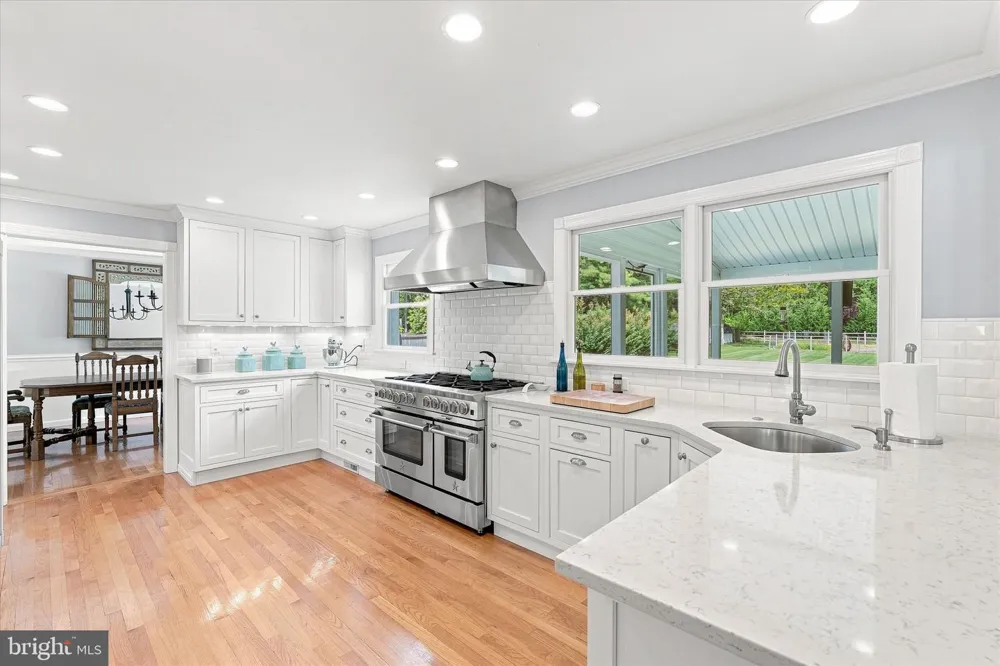 264 BEACHVIEW AVENUE Manahawkin, NJ 08050