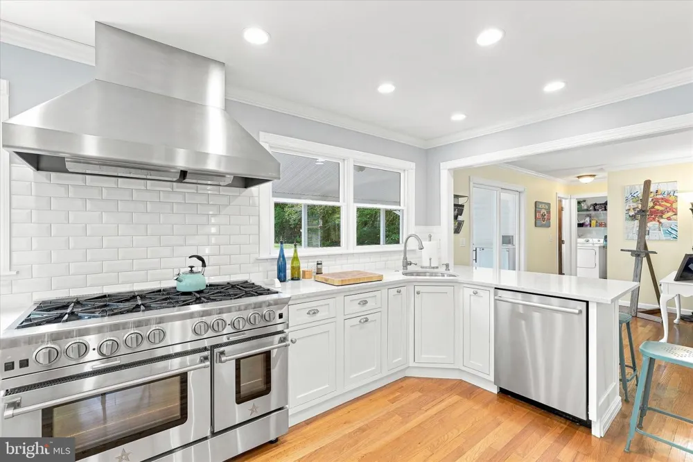 264 BEACHVIEW AVENUE Manahawkin, NJ 08050