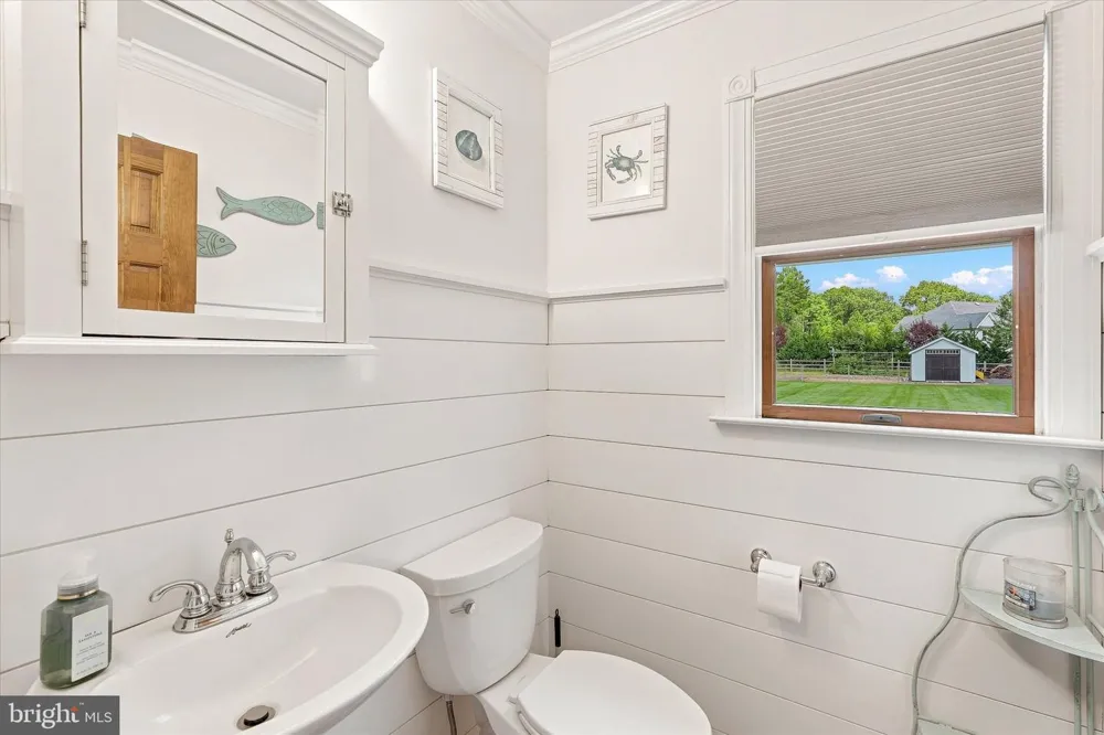 264 BEACHVIEW AVENUE Manahawkin, NJ 08050
