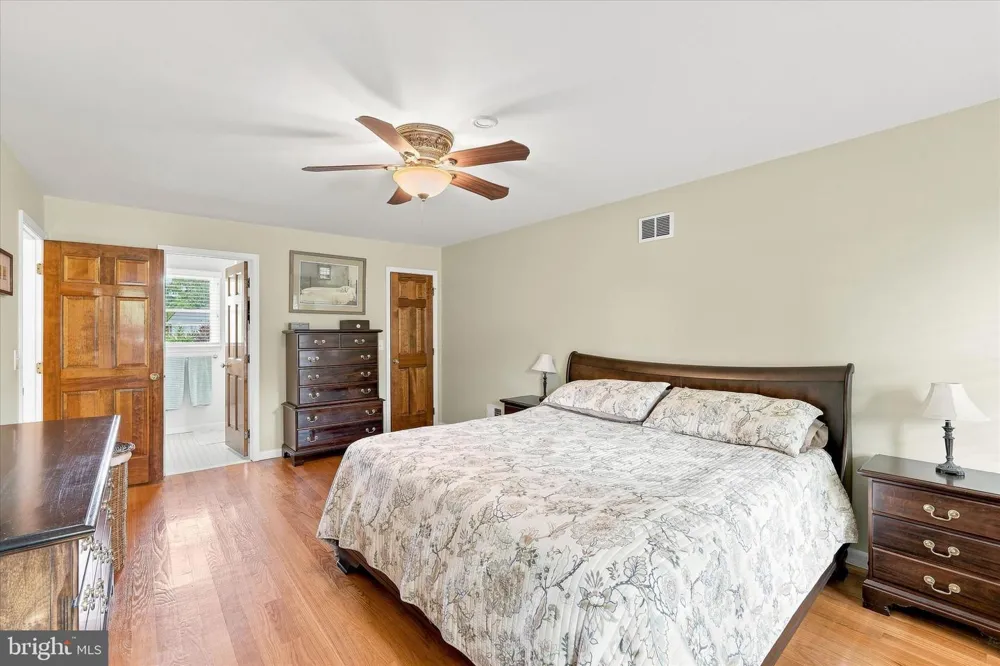264 BEACHVIEW AVENUE Manahawkin, NJ 08050