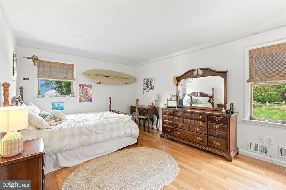 264 BEACHVIEW AVENUE Manahawkin, NJ 08050