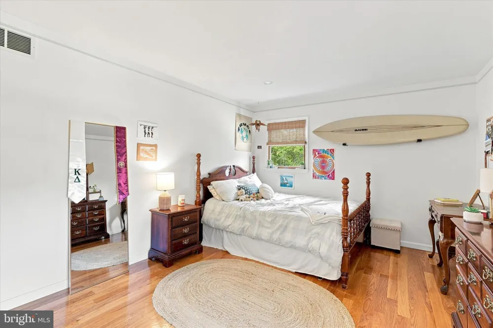264 BEACHVIEW AVENUE Manahawkin, NJ 08050