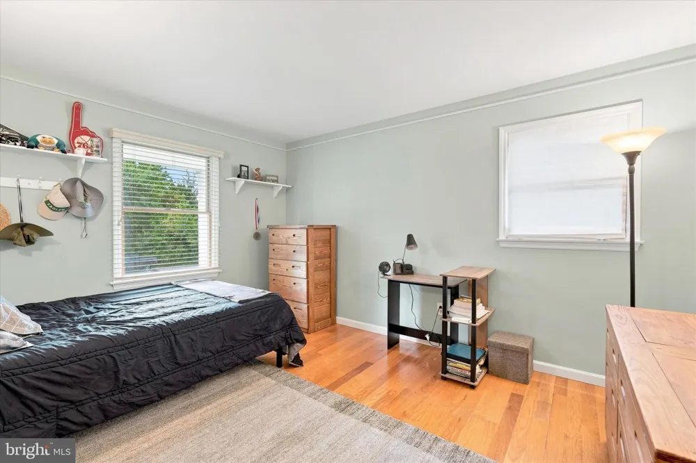 264 BEACHVIEW AVENUE Manahawkin, NJ 08050