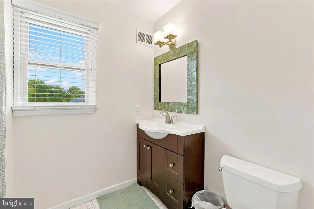 264 BEACHVIEW AVENUE Manahawkin, NJ 08050
