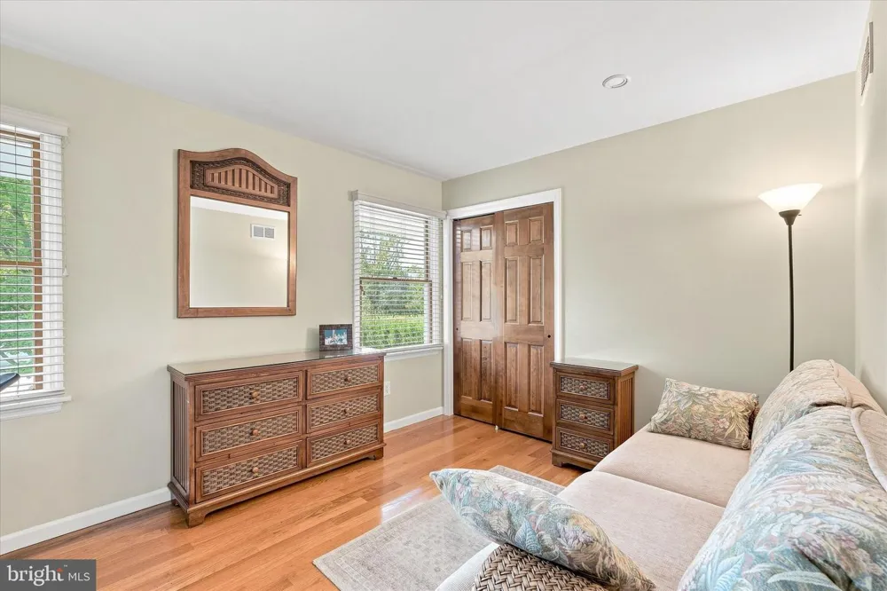 264 BEACHVIEW AVENUE Manahawkin, NJ 08050