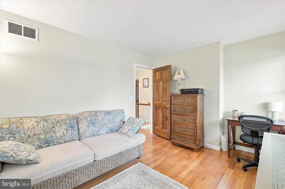 264 BEACHVIEW AVENUE Manahawkin, NJ 08050