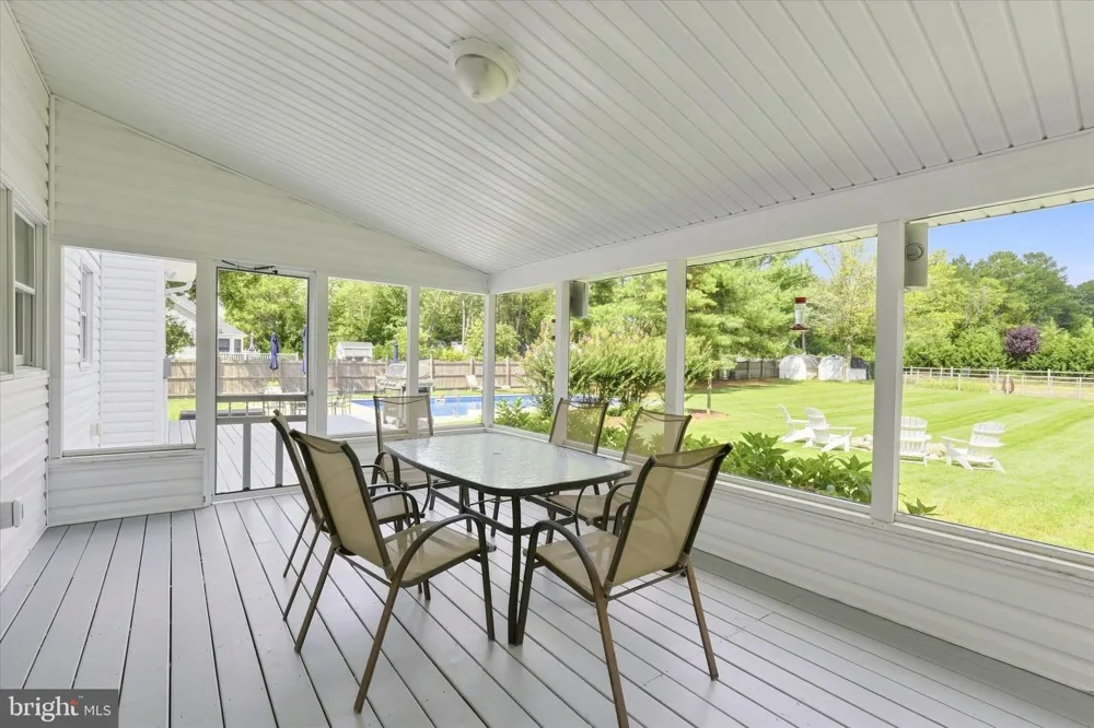 264 BEACHVIEW AVENUE Manahawkin, NJ 08050