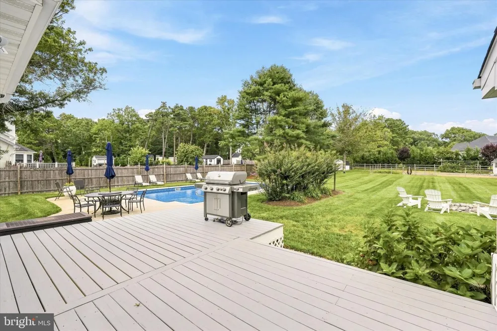 264 BEACHVIEW AVENUE Manahawkin, NJ 08050