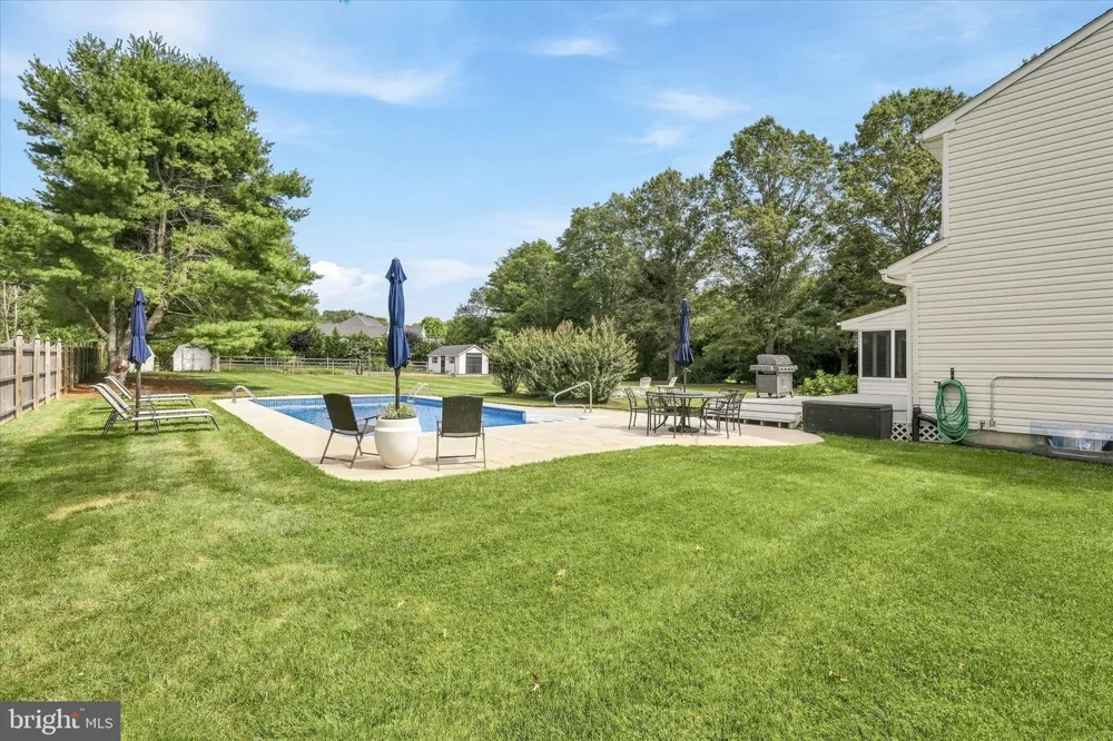 264 BEACHVIEW AVENUE Manahawkin, NJ 08050