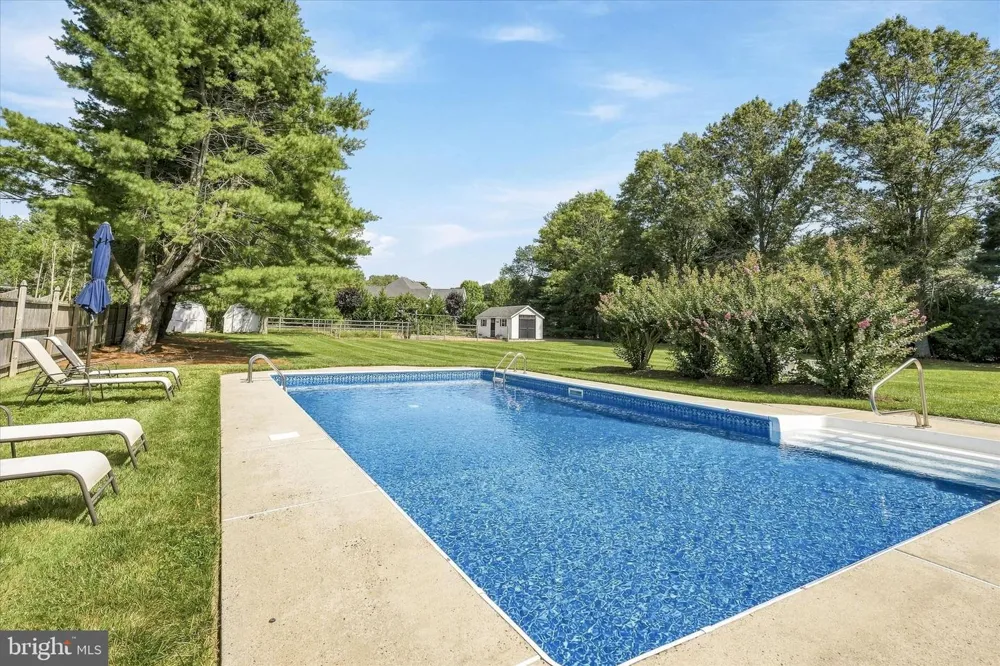 264 BEACHVIEW AVENUE Manahawkin, NJ 08050