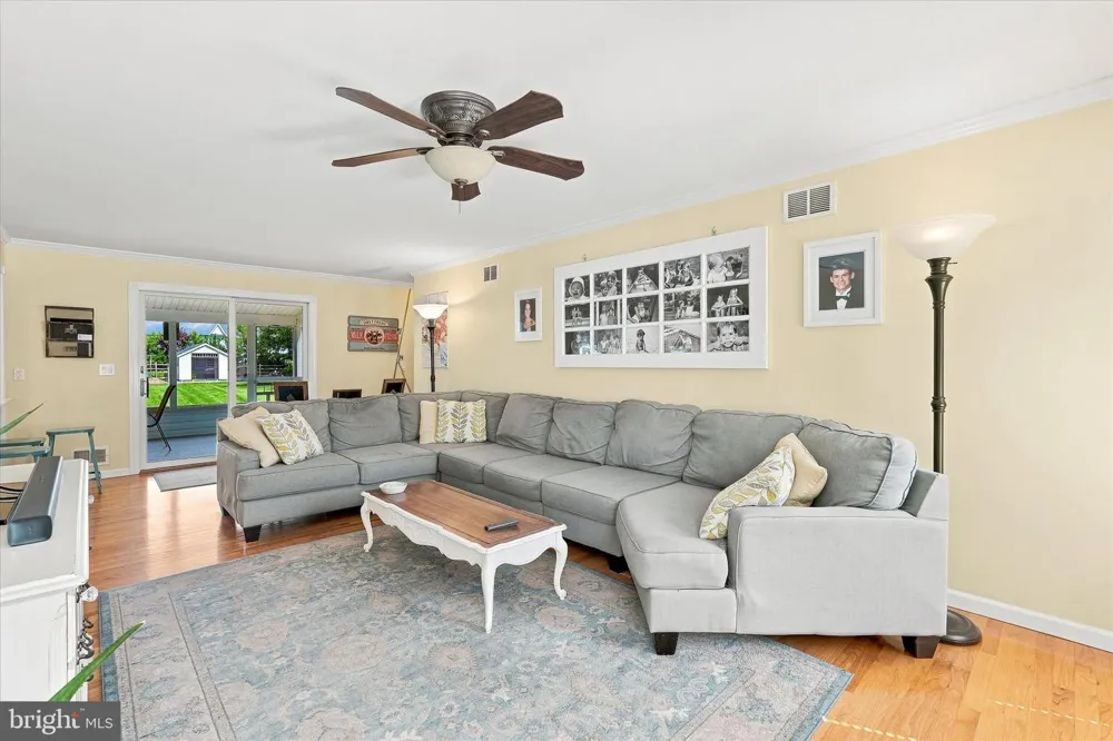 264 BEACHVIEW AVENUE Manahawkin, NJ 08050