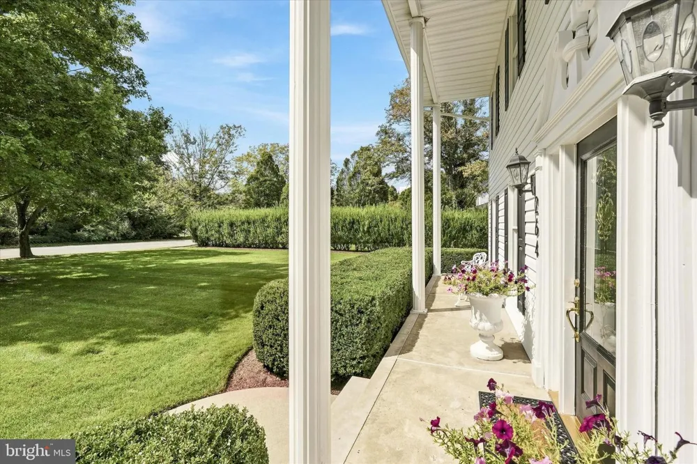 264 BEACHVIEW AVENUE Manahawkin, NJ 08050