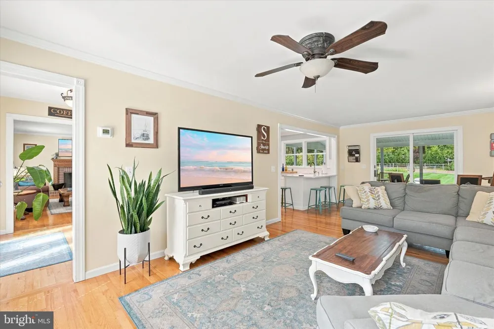 264 BEACHVIEW AVENUE Manahawkin, NJ 08050