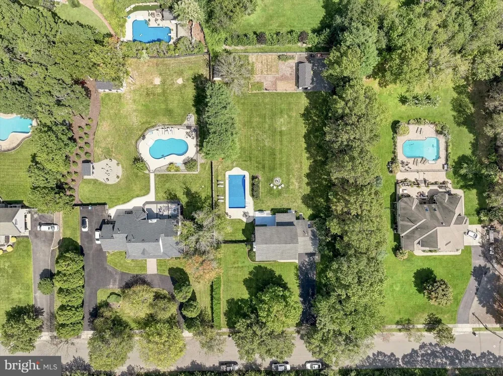 264 BEACHVIEW AVENUE Manahawkin, NJ 08050
