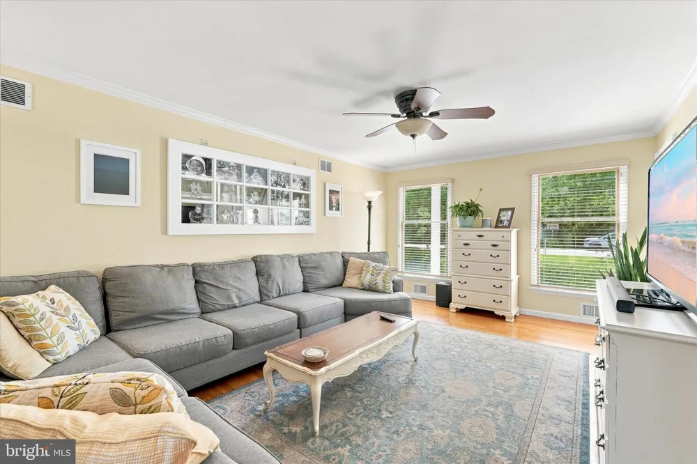 264 BEACHVIEW AVENUE Manahawkin, NJ 08050