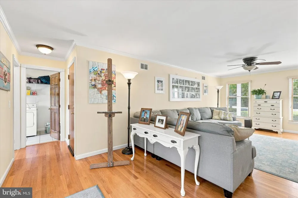 264 BEACHVIEW AVENUE Manahawkin, NJ 08050