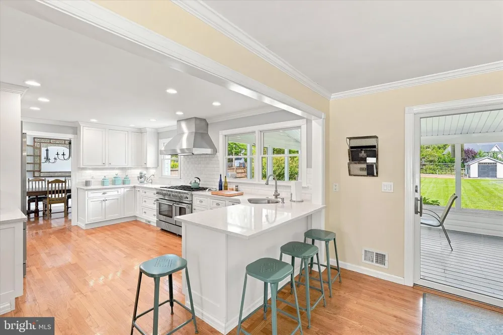 264 BEACHVIEW AVENUE Manahawkin, NJ 08050