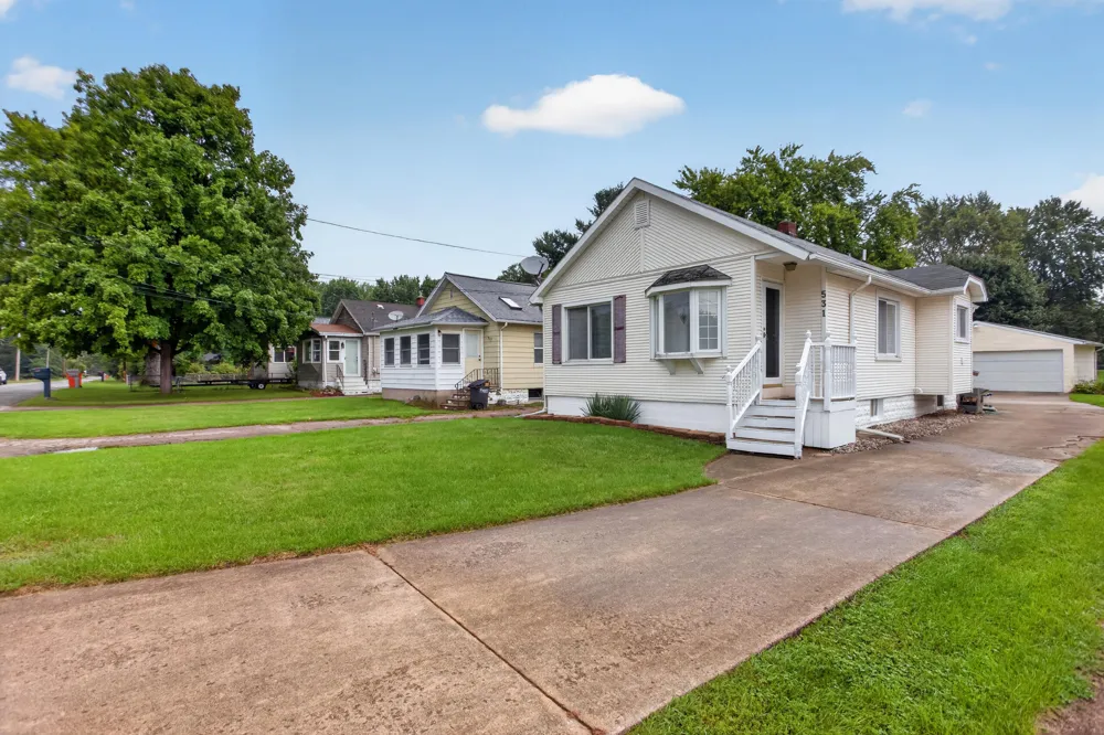 531 7th Street Michigan Center, MI 49254