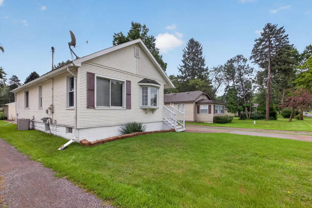 531 7th Street Michigan Center, MI 49254