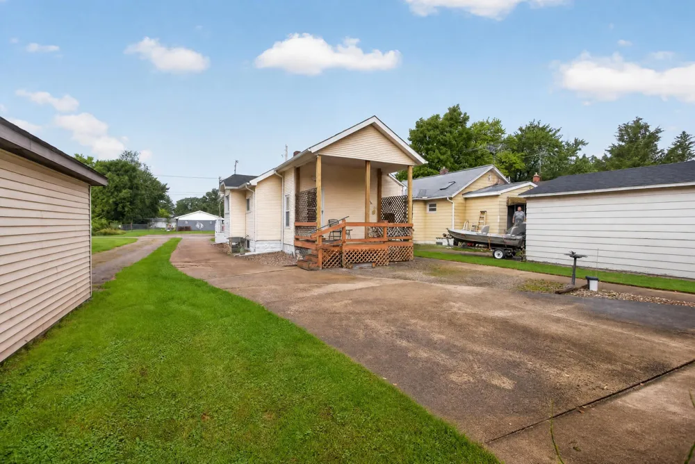 531 7th Street Michigan Center, MI 49254