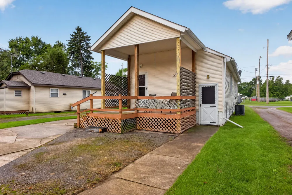 531 7th Street Michigan Center, MI 49254