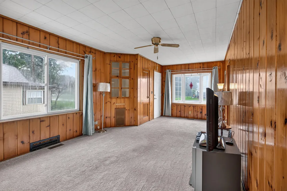531 7th Street Michigan Center, MI 49254