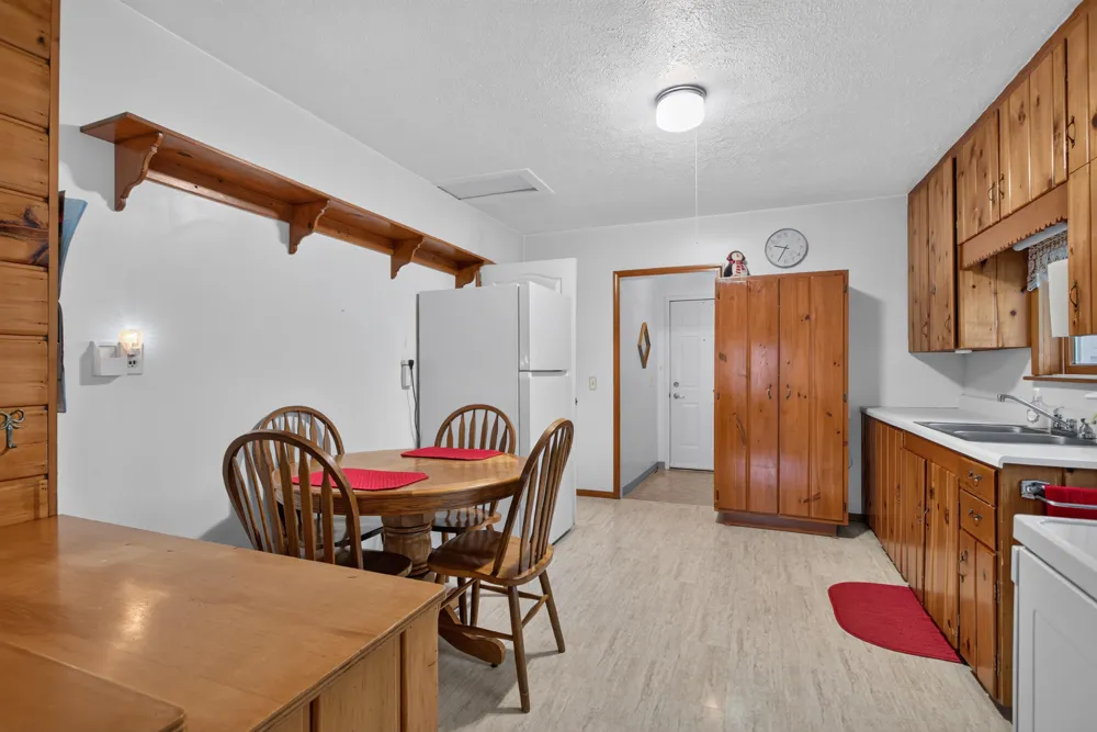 531 7th Street Michigan Center, MI 49254