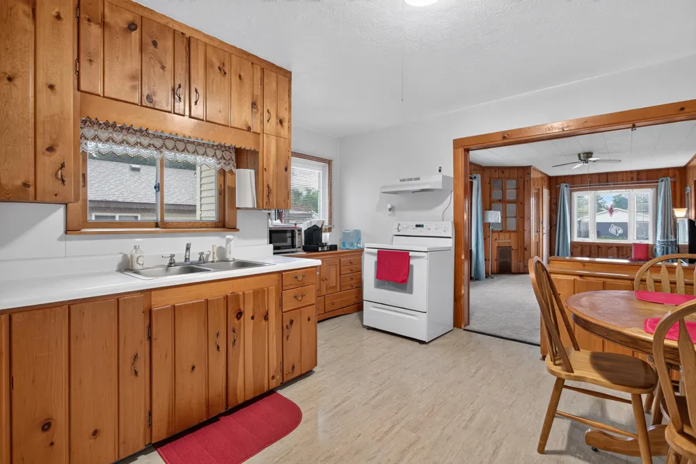 531 7th Street Michigan Center, MI 49254
