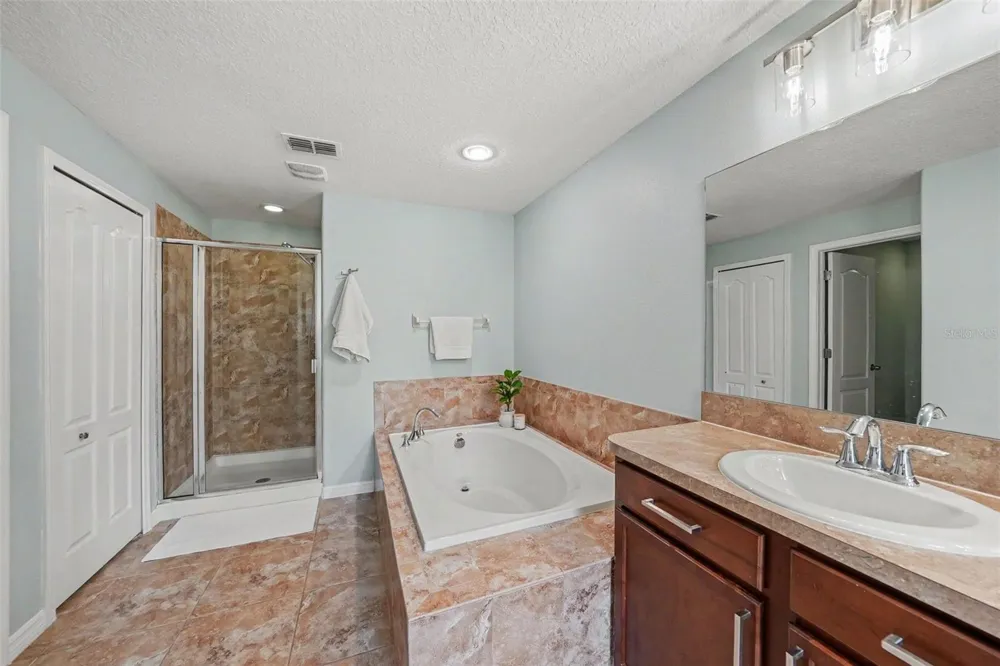 8604 FIDDLELEAF COURT Tampa, FL 33647