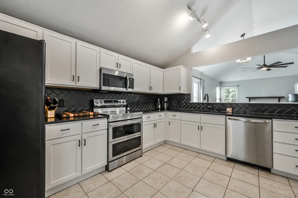 9516 Aberdare Drive Indianapolis, IN 46250