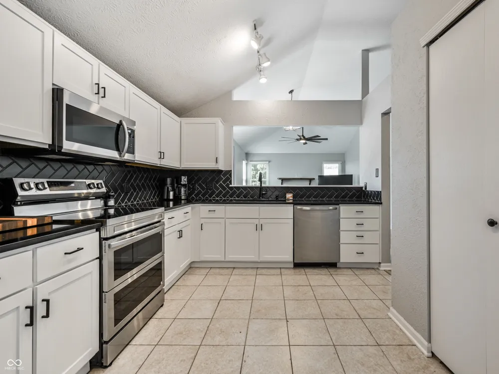 9516 Aberdare Drive Indianapolis, IN 46250