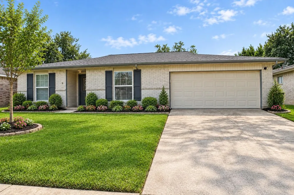 6209 Creekside Lane League City, TX 77573