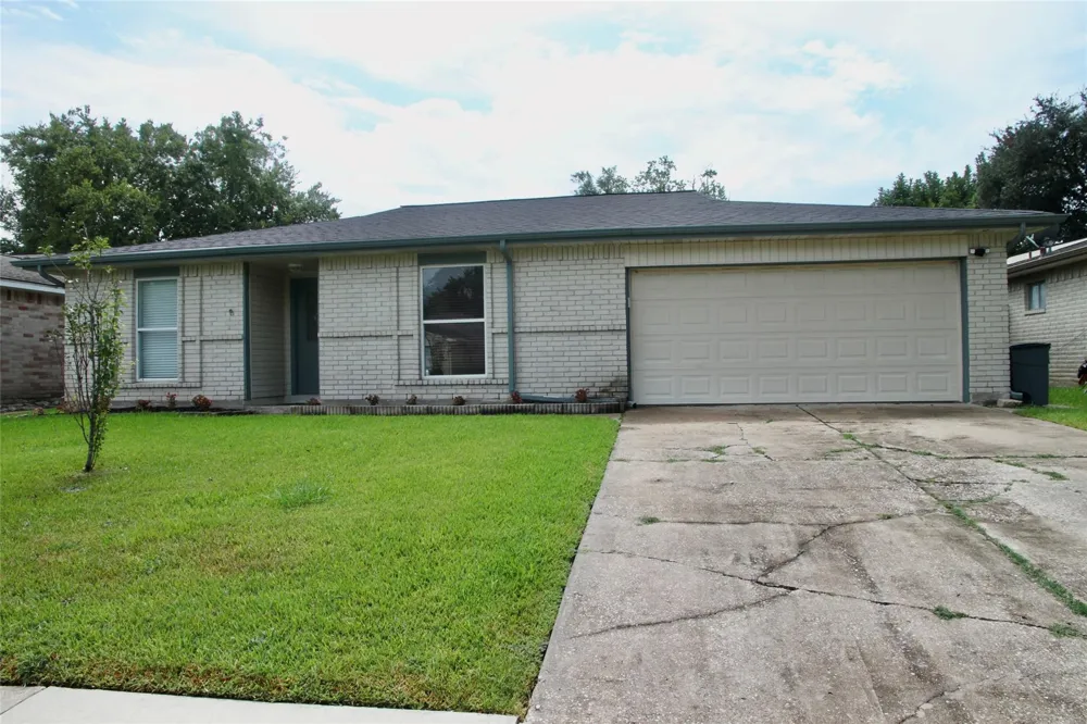 6209 Creekside Lane League City, TX 77573