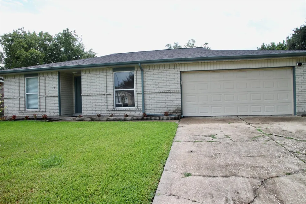 6209 Creekside Lane League City, TX 77573