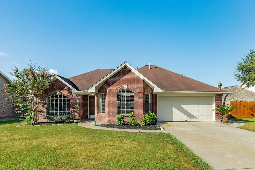 3425 Van Ness Drive Alvin, TX 77511