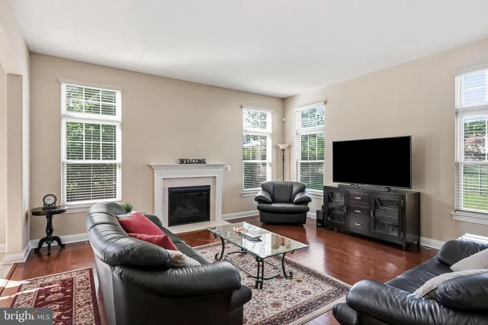7 TRANSOM COURT Mount Laurel, NJ 08054