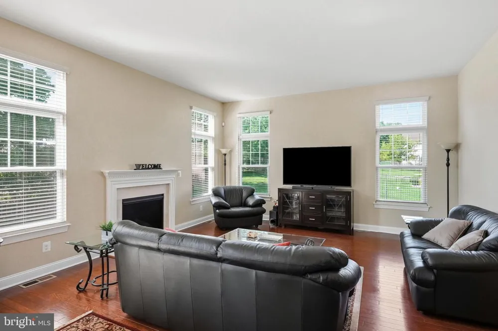 7 TRANSOM COURT Mount Laurel, NJ 08054