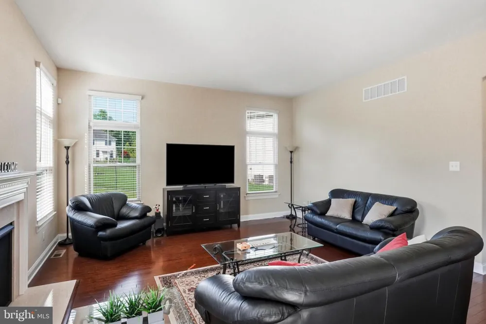 7 TRANSOM COURT Mount Laurel, NJ 08054