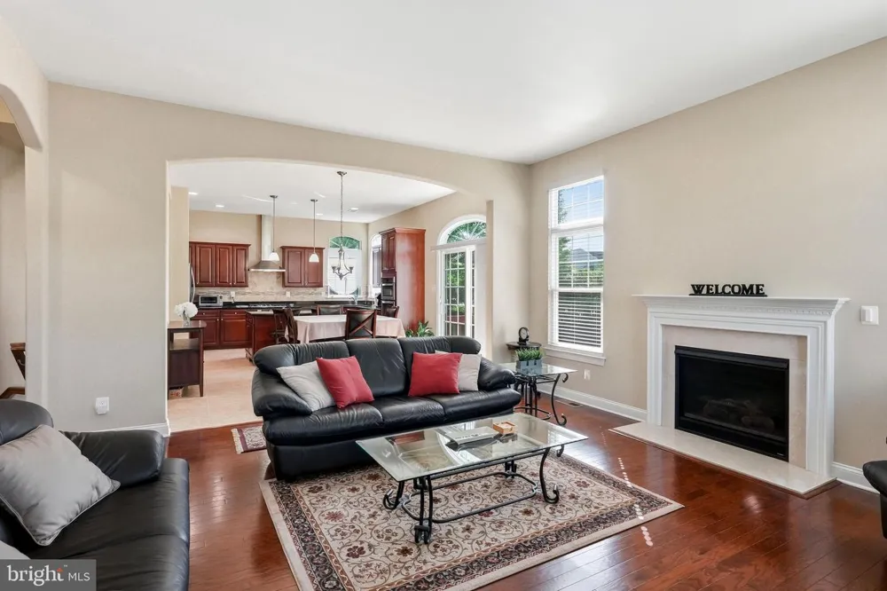 7 TRANSOM COURT Mount Laurel, NJ 08054