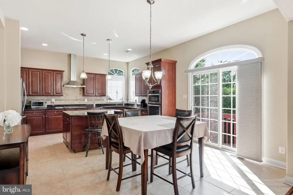 7 TRANSOM COURT Mount Laurel, NJ 08054