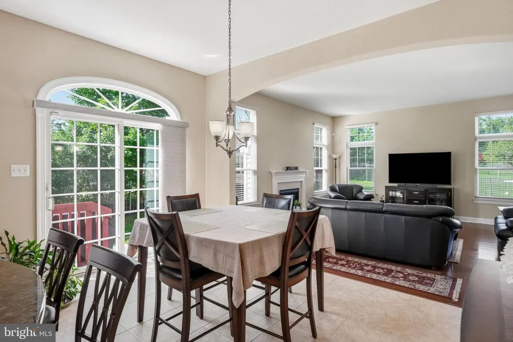 7 TRANSOM COURT Mount Laurel, NJ 08054