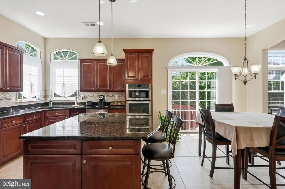 7 TRANSOM COURT Mount Laurel, NJ 08054