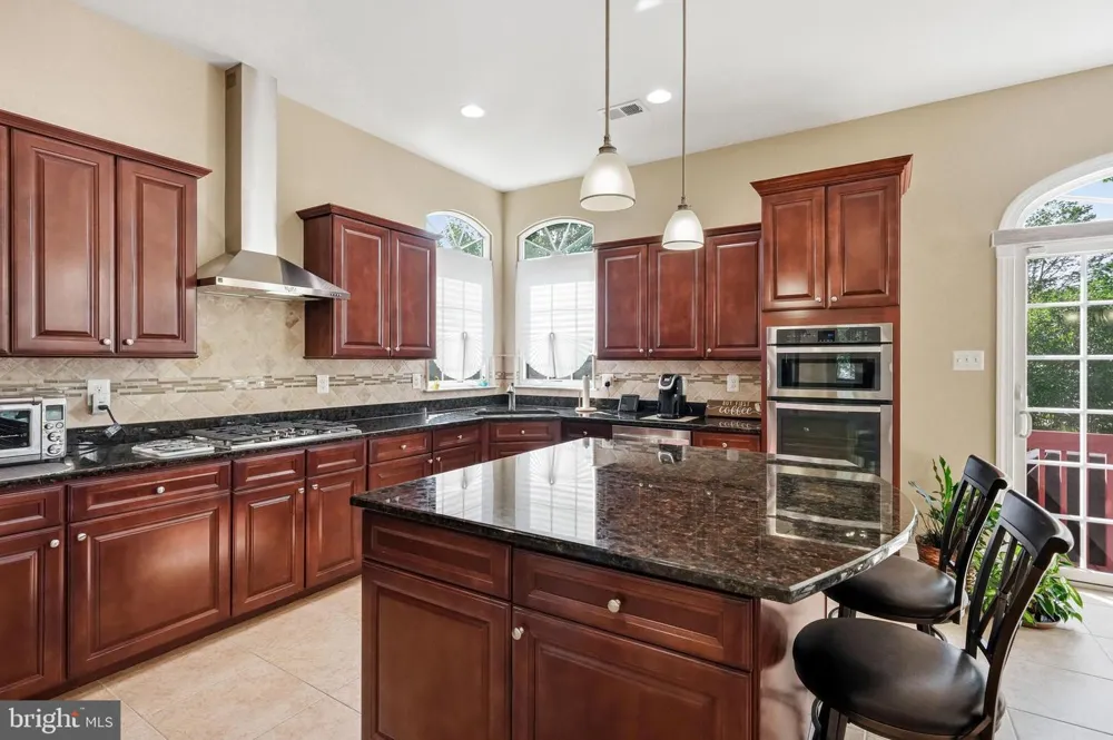 7 TRANSOM COURT Mount Laurel, NJ 08054